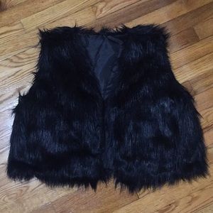 1x black fur vest